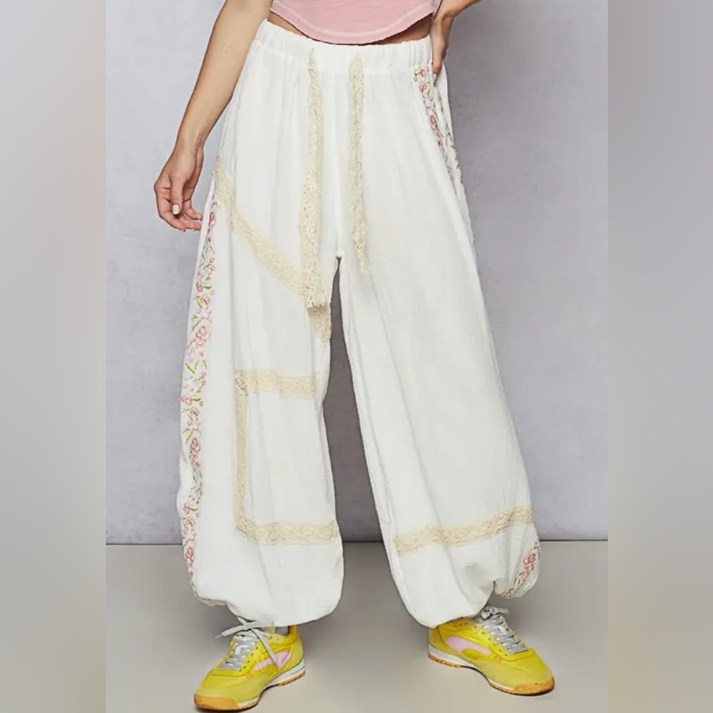 NEW POL - “The Macy” White jogger boho style pant with Embroidery and lace